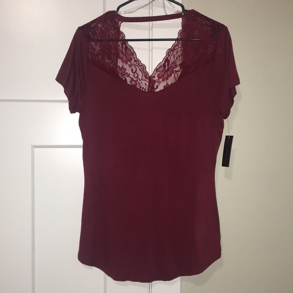 Women’s maroon top with lace XL